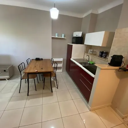 Loryhouse * מנטון